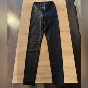 Aritzia Wilfred Free leather leggings. Size small
